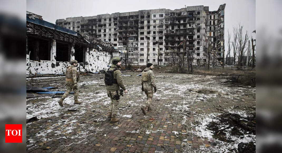 Fighting In Ukraine Resumes After Putin's Easter Truce Expires Fighting In Ukraine Resumes After Putin's Easter Truce Expires