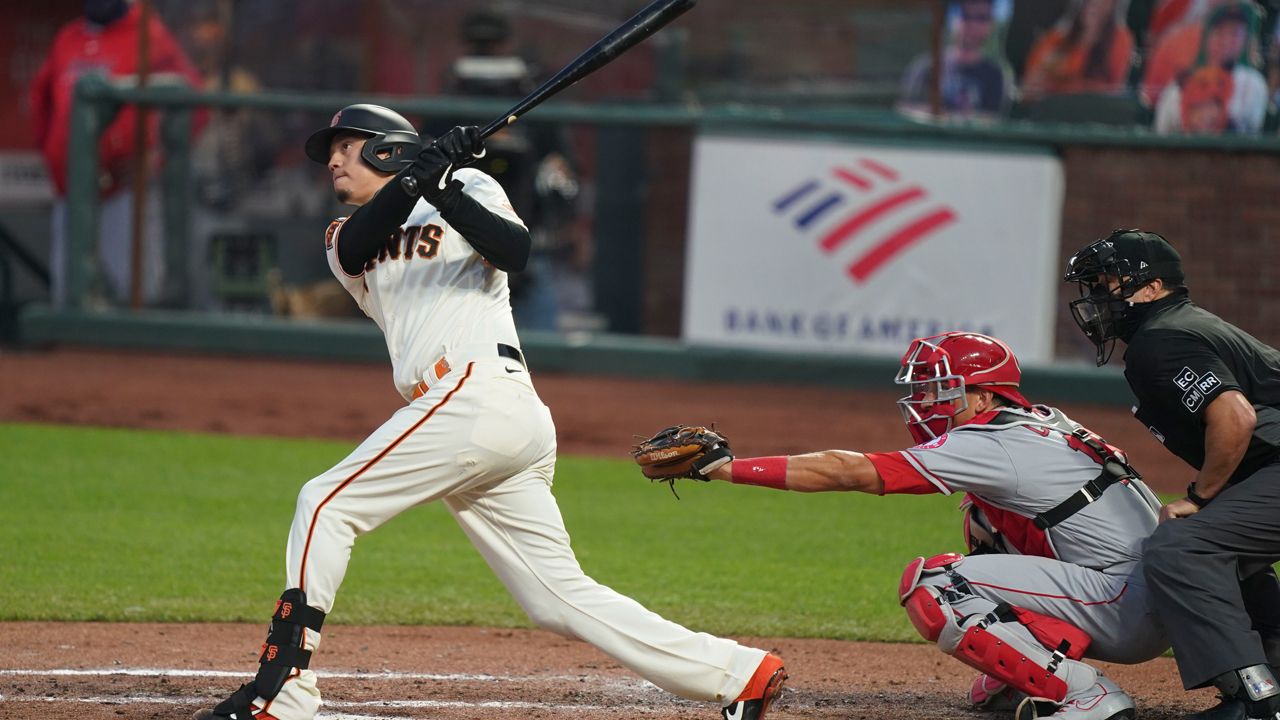 Flores And Lee Power Giants To Victory Against Brewers Flores And Lee Power Giants To Victory Against Brewers