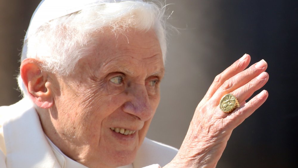The Significance Of Destroying The Pope's Ring: A Look At Catholic Tradition