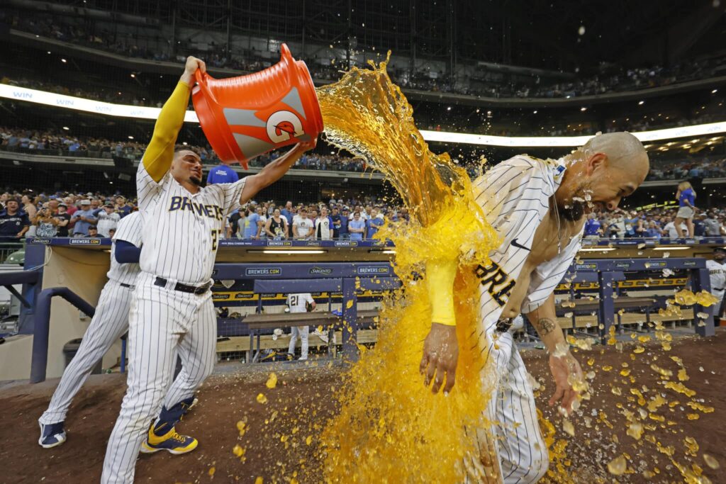 Turang's Bunt Delivers Walk-Off Win For Brewers Turang's Bunt Delivers Walk-Off Win For Brewers